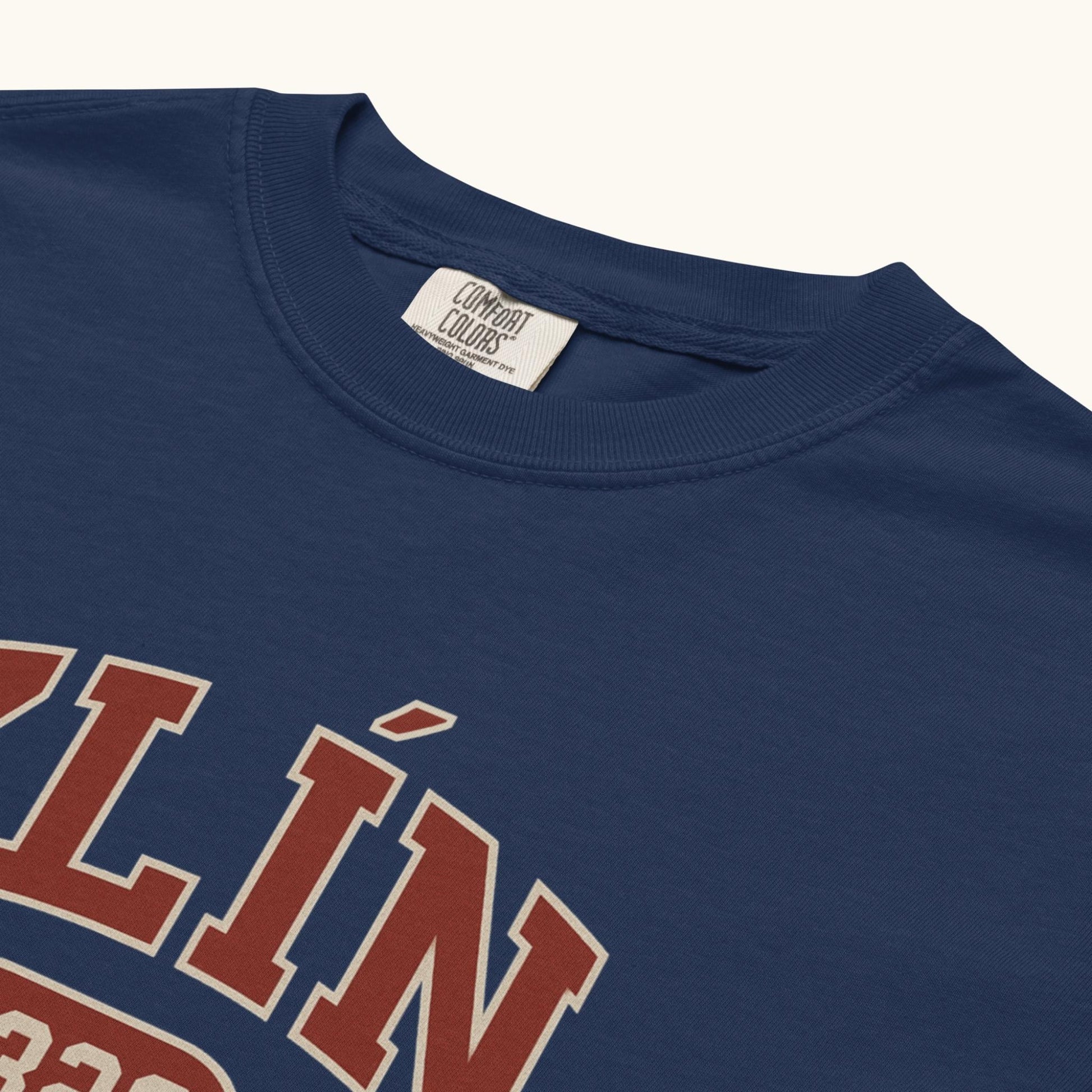 Unisex Zlín 1322 t-shirt in black with collegiate Czech Republic city design
